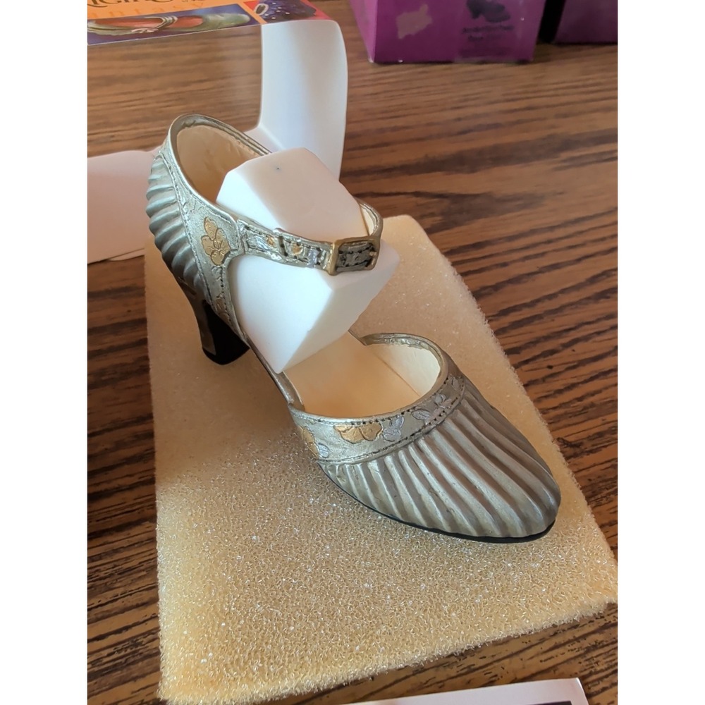 Just The Right Shoe Sunray 25097 Raine Willitts Designs Miniature Figurine Boxed